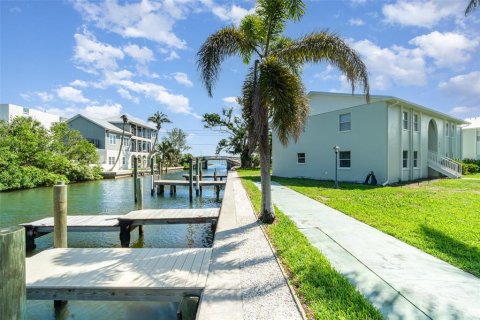 Condominio en venta en Anna Maria, Florida, 2 dormitorios, 76.37 m2 № 1796861 - foto 1