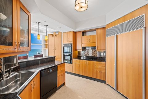 Condo in Fort Lauderdale, Florida, 3 bedrooms  № 1928201 - photo 16