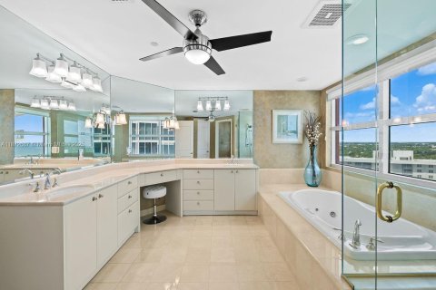 Condo in Fort Lauderdale, Florida, 3 bedrooms  № 1928201 - photo 21