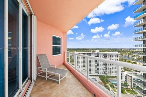 Condo in Fort Lauderdale, Florida, 3 bedrooms  № 1928201 - photo 28