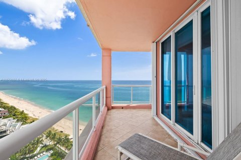 Condo in Fort Lauderdale, Florida, 3 bedrooms  № 1928201 - photo 13
