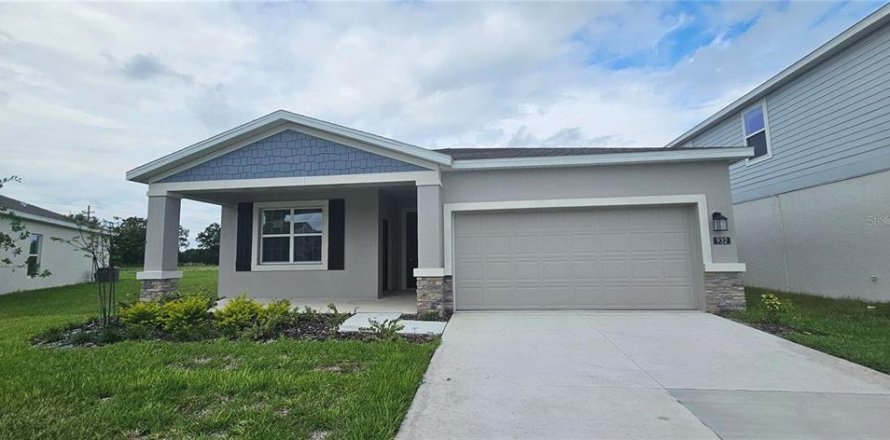 House in Winter Haven, Florida 4 bedrooms, 195.93 sq.m. № 2239088
