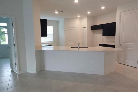 House in Winter Haven, Florida 4 bedrooms, 195.93 sq.m. № 2239088 - photo 3
