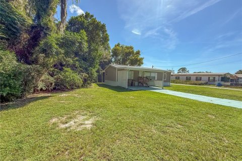 Appartement à Astatula, Floride 2 chambres, 94.02 m2 № 2370703