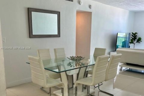 Copropriété à vendre à Hollywood, Floride: 1 chambre, 81.2 m2 № 2242599 - photo 14