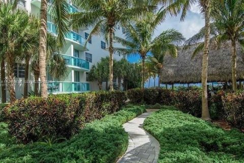 Copropriété à vendre à Hollywood, Floride: 1 chambre, 81.2 m2 № 2242599 - photo 26