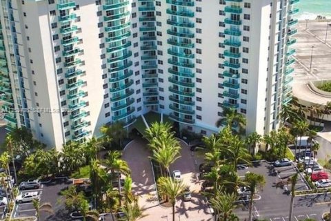 Copropriété à vendre à Hollywood, Floride: 1 chambre, 81.2 m2 № 2242599 - photo 21