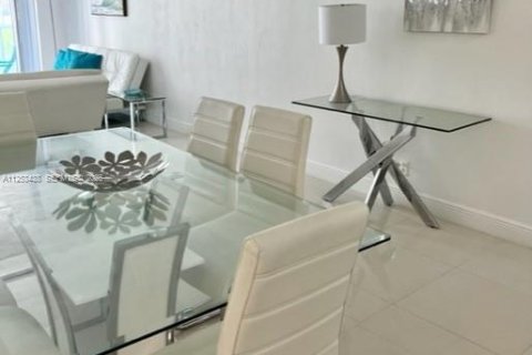 Copropriété à vendre à Hollywood, Floride: 1 chambre, 81.2 m2 № 2242599 - photo 4