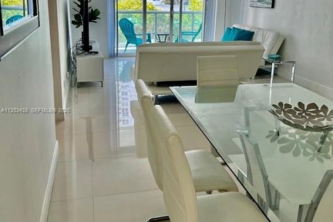 Copropriété à vendre à Hollywood, Floride: 1 chambre, 81.2 m2 № 2242599 - photo 5