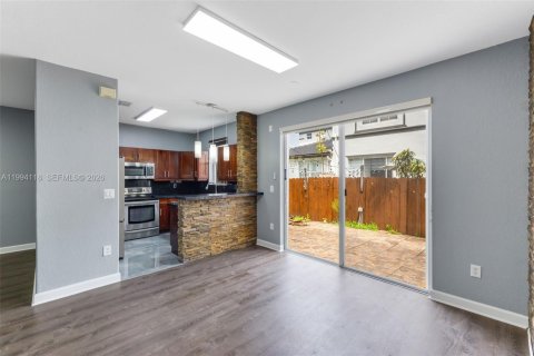 Townhouse in Doral, Florida 3 bedrooms, 157 sq.m. № 2056397 - photo 16