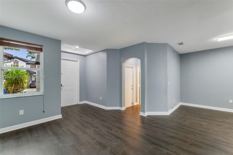 Townhouse in Doral, Florida 3 bedrooms, 157 sq.m. № 2056397 - photo 8