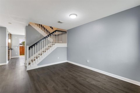 Townhouse in Doral, Florida 3 bedrooms, 157 sq.m. № 2056397 - photo 11