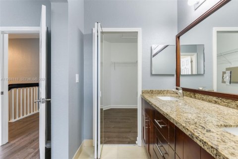 Townhouse in Doral, Florida 3 bedrooms, 157 sq.m. № 2056397 - photo 25