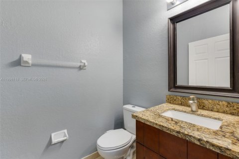 Townhouse in Doral, Florida 3 bedrooms, 157 sq.m. № 2056397 - photo 10