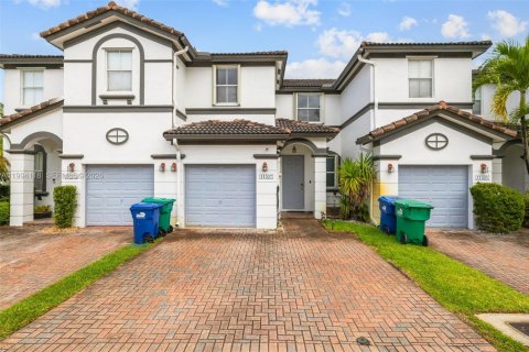 Townhouse in Doral, Florida 3 bedrooms, 157 sq.m. № 2056397 - photo 3