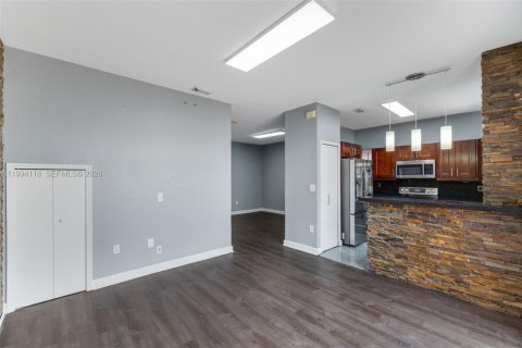 Townhouse in Doral, Florida 3 bedrooms, 157 sq.m. № 2056397 - photo 18