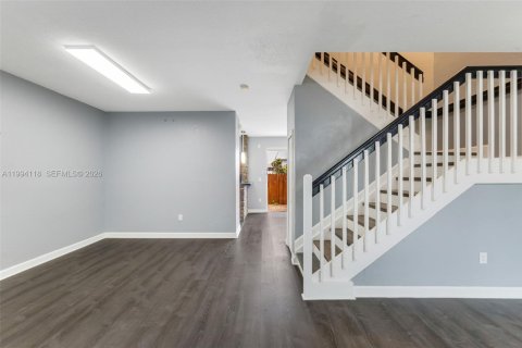 Townhouse in Doral, Florida 3 bedrooms, 157 sq.m. № 2056397 - photo 5