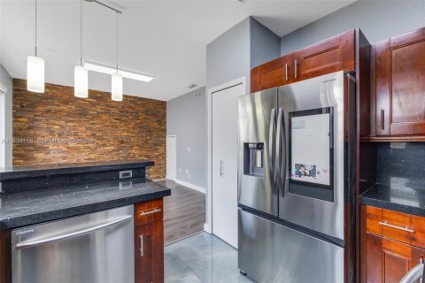 Townhouse in Doral, Florida 3 bedrooms, 157 sq.m. № 2056397 - photo 23