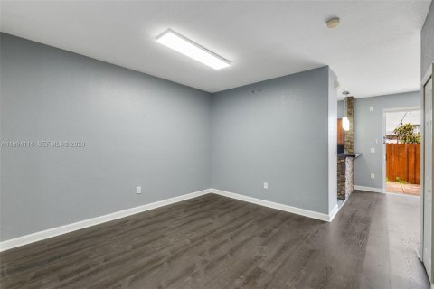 Townhouse in Doral, Florida 3 bedrooms, 157 sq.m. № 2056397 - photo 17