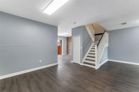 Townhouse in Doral, Florida 3 bedrooms, 157 sq.m. № 2056397 - photo 13