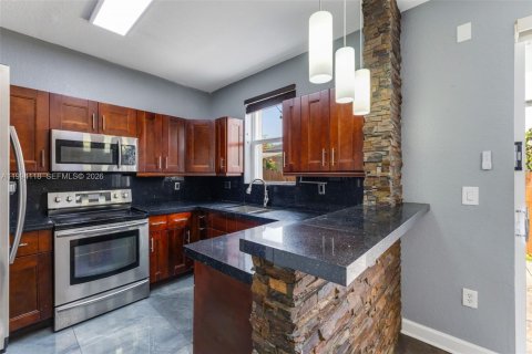 Townhouse in Doral, Florida 3 bedrooms, 157 sq.m. № 2056397 - photo 19