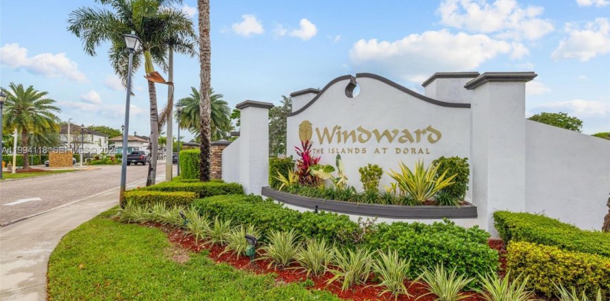 Townhouse in Doral, Florida 3 bedrooms, 157 sq.m. № 2056397