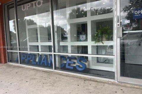 Propiedad comercial en venta en Tamarac, Florida № 2154662 - foto 2