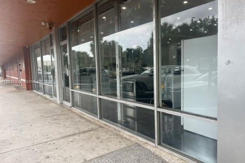 Propiedad comercial en venta en Tamarac, Florida № 2154662 - foto 3