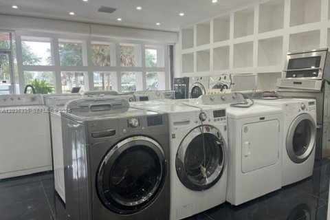 Propiedad comercial en venta en Tamarac, Florida № 2154662 - foto 7