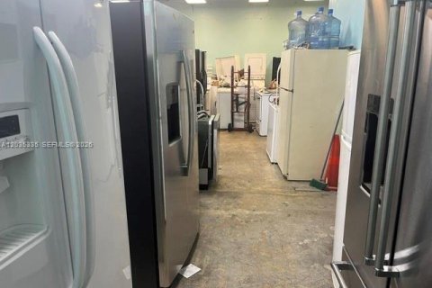 Propiedad comercial en venta en Tamarac, Florida № 2154662 - foto 10