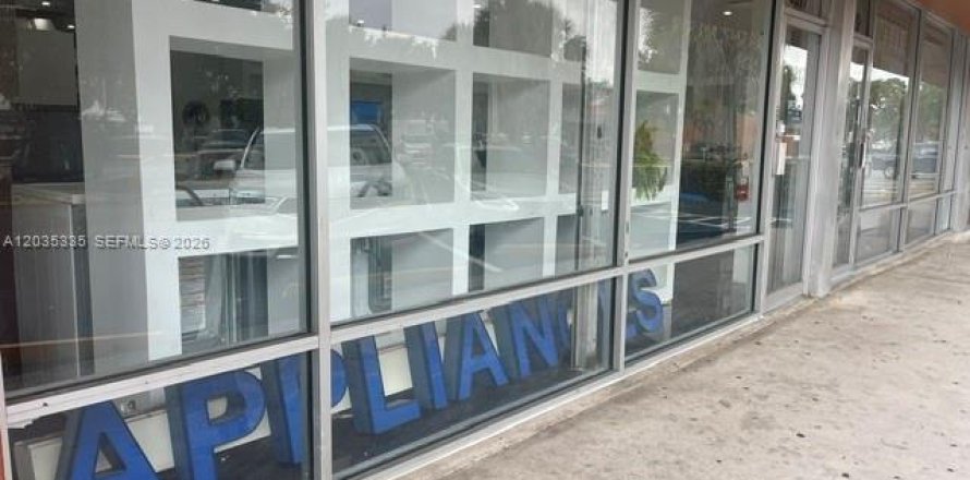 Propiedad comercial en Tamarac, Florida № 2154662