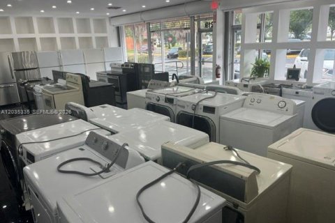 Propiedad comercial en venta en Tamarac, Florida № 2154662 - foto 9