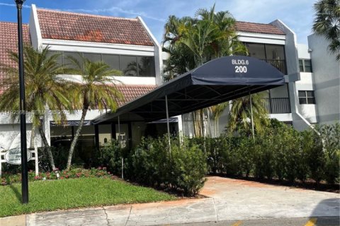 Copropriété à louer à Weston, Floride: 2 chambres, 102.75 m2 № 1982090 - photo 1