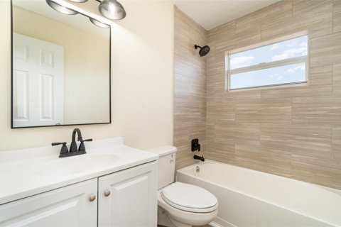 House in Fort Myers, Florida 2 bedrooms, 142.05 sq.m. № 1838846 - photo 22