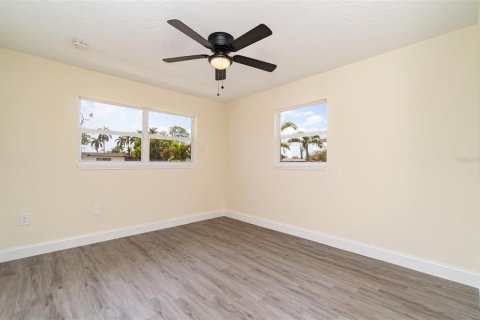 House in Fort Myers, Florida 2 bedrooms, 142.05 sq.m. № 1838846 - photo 24