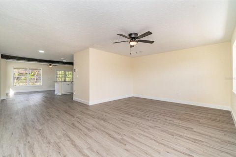 House in Fort Myers, Florida 2 bedrooms, 142.05 sq.m. № 1838846 - photo 14