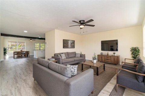 House in Fort Myers, Florida 2 bedrooms, 142.05 sq.m. № 1838846 - photo 2