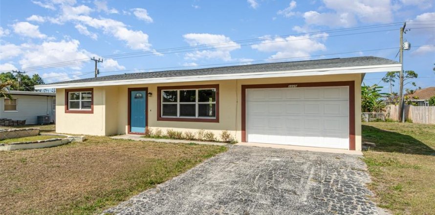 House in Fort Myers, Florida 2 bedrooms, 142.05 sq.m. № 1838846