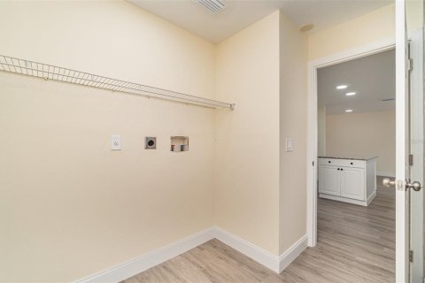 House in Fort Myers, Florida 2 bedrooms, 142.05 sq.m. № 1838846 - photo 30