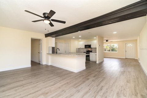 House in Fort Myers, Florida 2 bedrooms, 142.05 sq.m. № 1838846 - photo 20