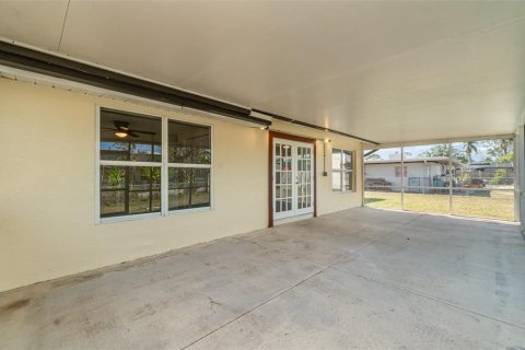 House in Fort Myers, Florida 2 bedrooms, 142.05 sq.m. № 1838846 - photo 16