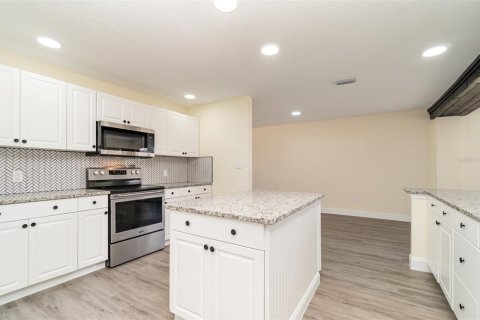 House in Fort Myers, Florida 2 bedrooms, 142.05 sq.m. № 1838846 - photo 3