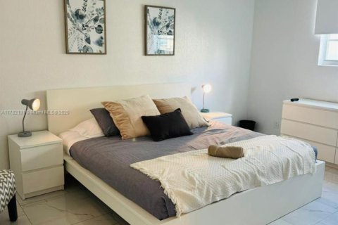 Condo à Hollywood, Floride, 2 chambres  № 2040411