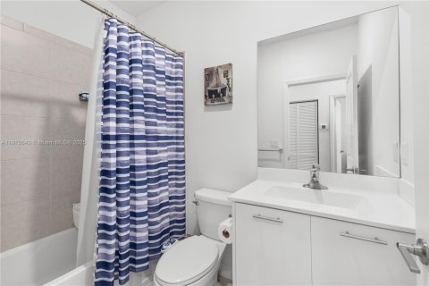 Touwnhouse à louer à Miami, Floride: 3 chambres, 137.77 m2 № 1974971 - photo 30