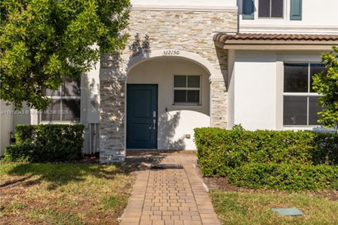Touwnhouse à louer à Miami, Floride: 3 chambres, 137.77 m2 № 1974971 - photo 2