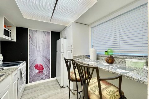 Condo in Tampa, Florida, 1 bedroom  № 1785125 - photo 4