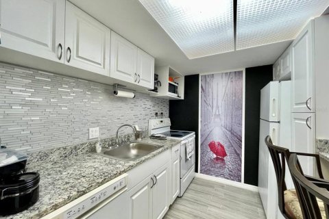 Condo in Tampa, Florida, 1 bedroom  № 1785125 - photo 3