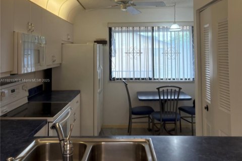 Condominio en venta en Deerfield Beach, Florida, 2 dormitorios, 106.84 m2 № 1976255 - foto 2