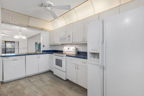 Condominio en venta en Deerfield Beach, Florida, 2 dormitorios, 106.84 m2 № 1976255 - foto 19