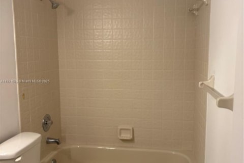 Condominio en venta en Deerfield Beach, Florida, 2 dormitorios, 106.84 m2 № 1976255 - foto 11